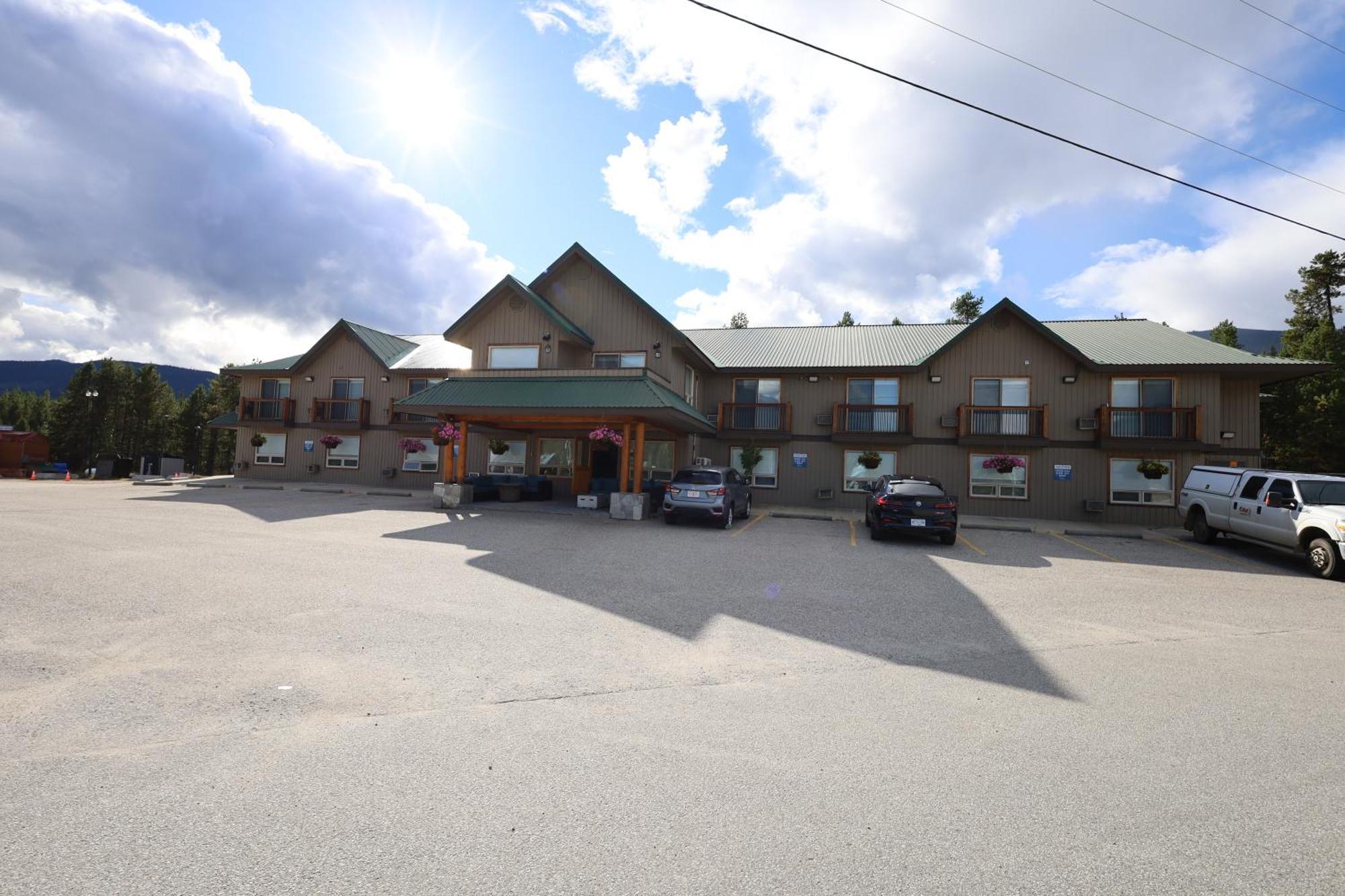 Glacier Mountain Lodge Blue River Exterior photo