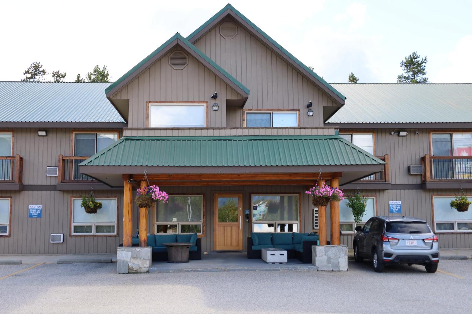 Glacier Mountain Lodge Blue River Exterior photo